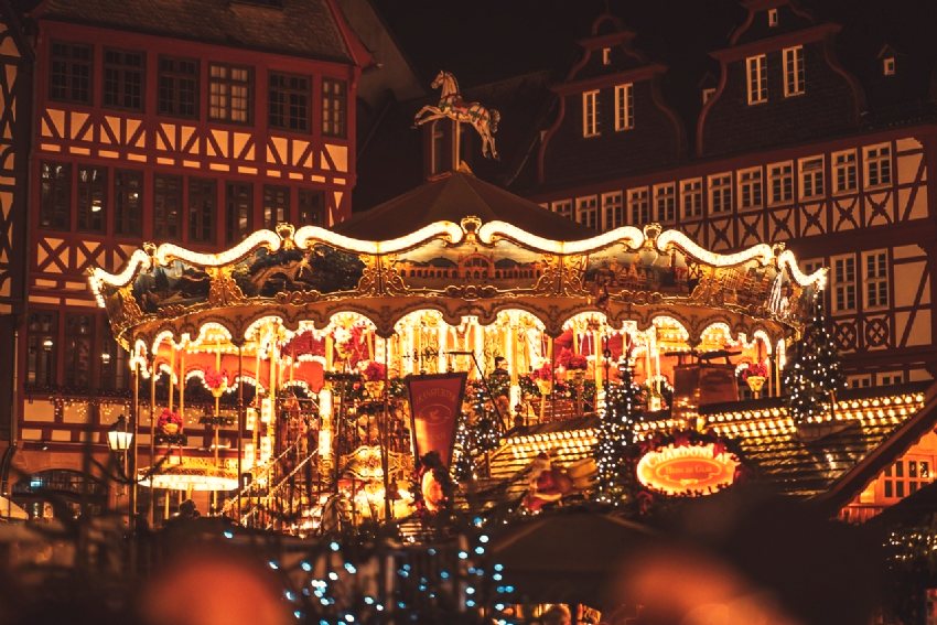 CHRISTMAS MARKET