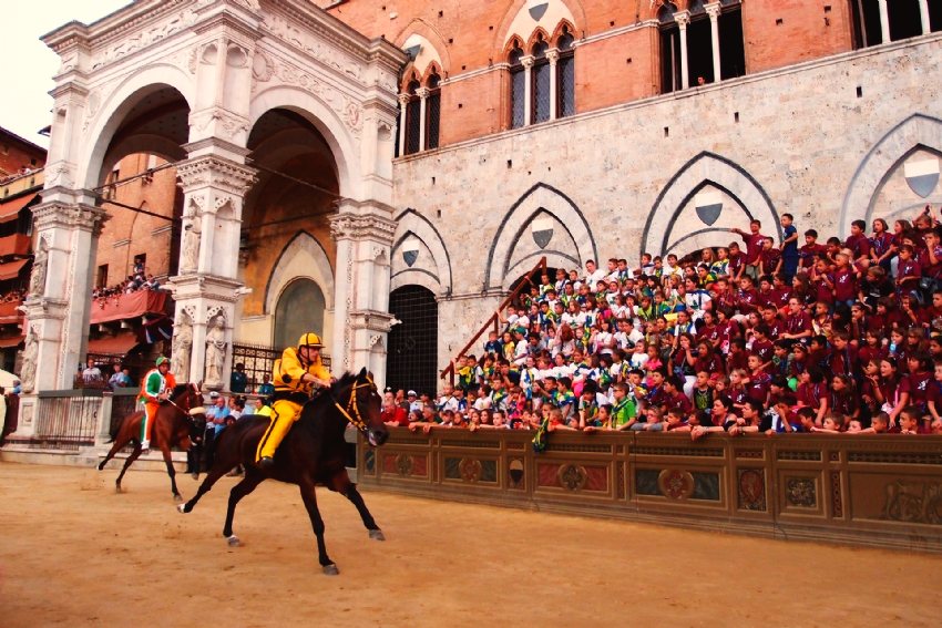 Palio Di Siena Camper ASiena Viaggiare In Camper Meta Per Camper