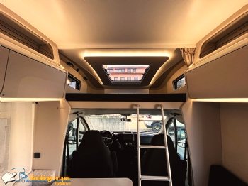C 8Adria Coral XLPlus660SL Mansardato Con Letti Gemelli Per5Persone Noleggio Camper Nuovo Camper Adria