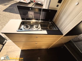 E 11Sun Living V60SPFamily Van ANoleggio 4Posti Veicolo ANoleggio Piccolo Van Per Famiglie Cucina