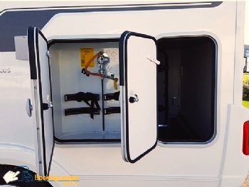 I 10Adria Compact Plus SP Semintegrale ANoleggio Noleggio Camper Lombardia Rental Motorhome Alquiler